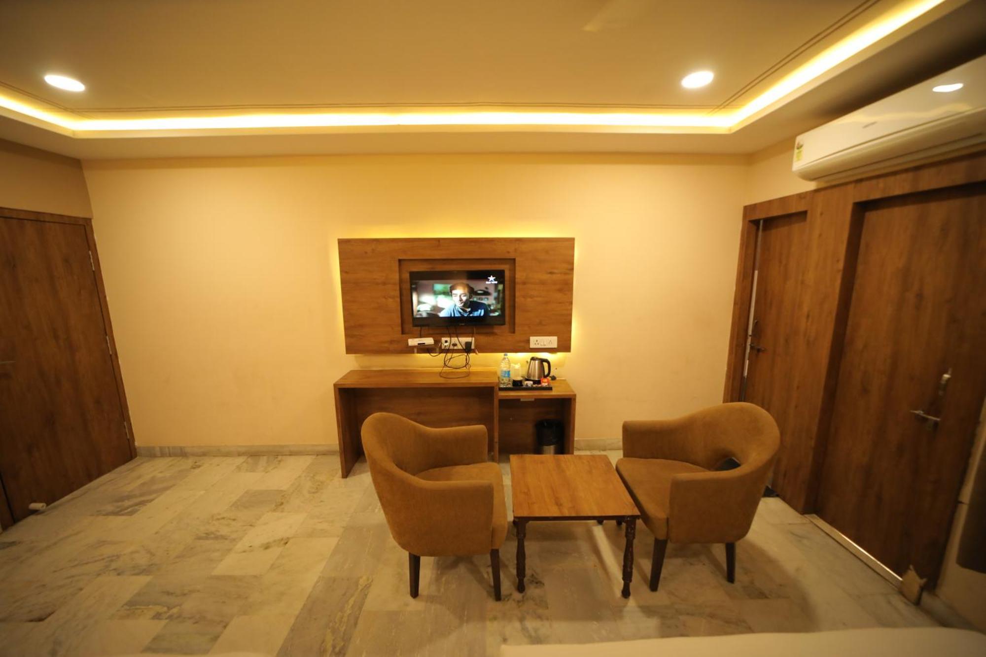 Hotel Damanis Удайпур Екстериор снимка