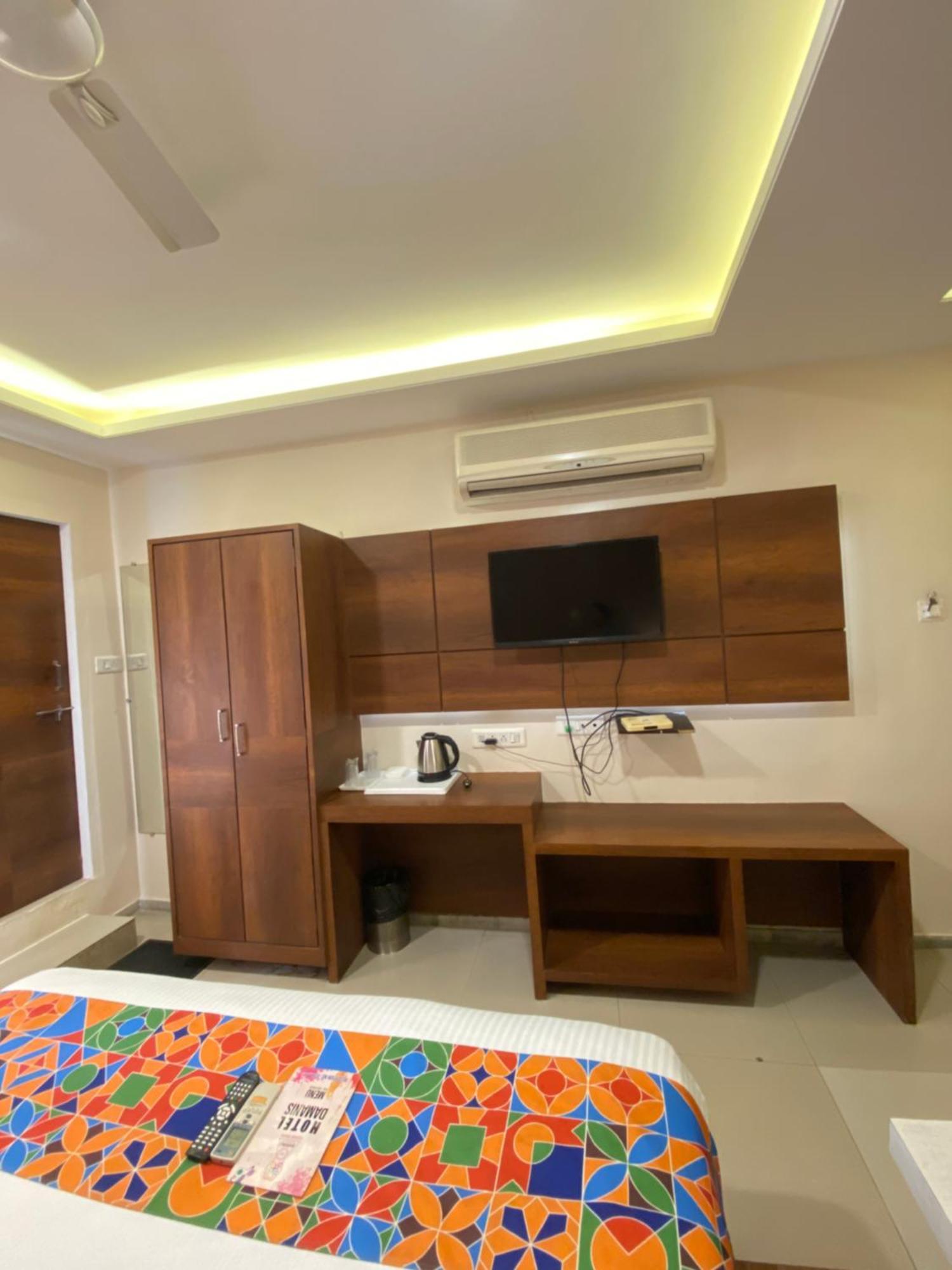 Hotel Damanis Удайпур Екстериор снимка