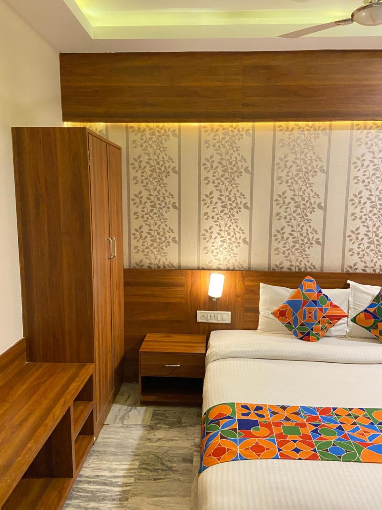 Hotel Damanis Удайпур Екстериор снимка